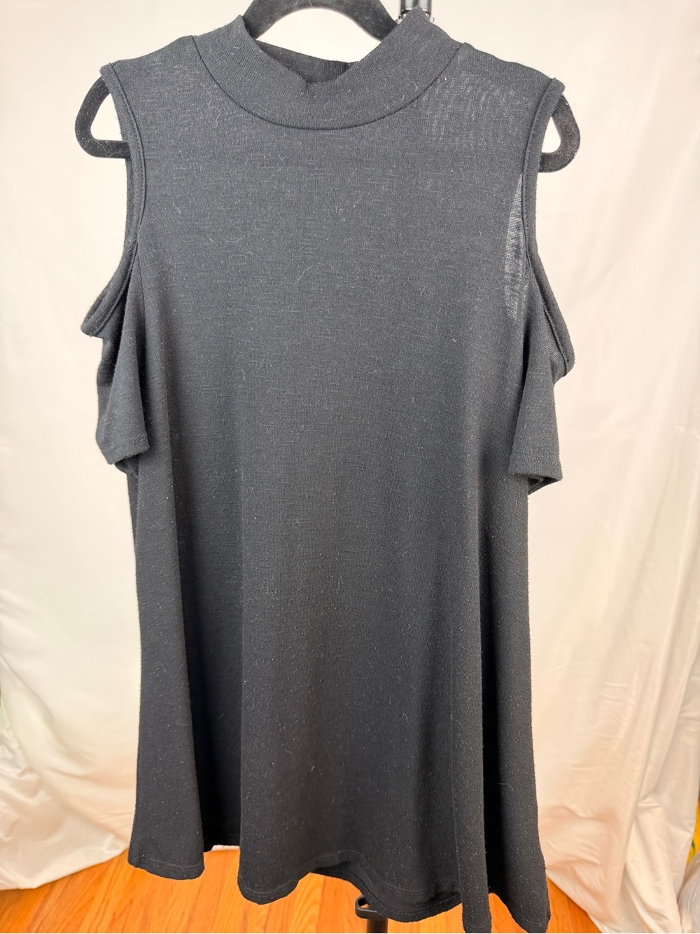 Iz Byer Black Cold-Shoulder Mock Neck Tank Top